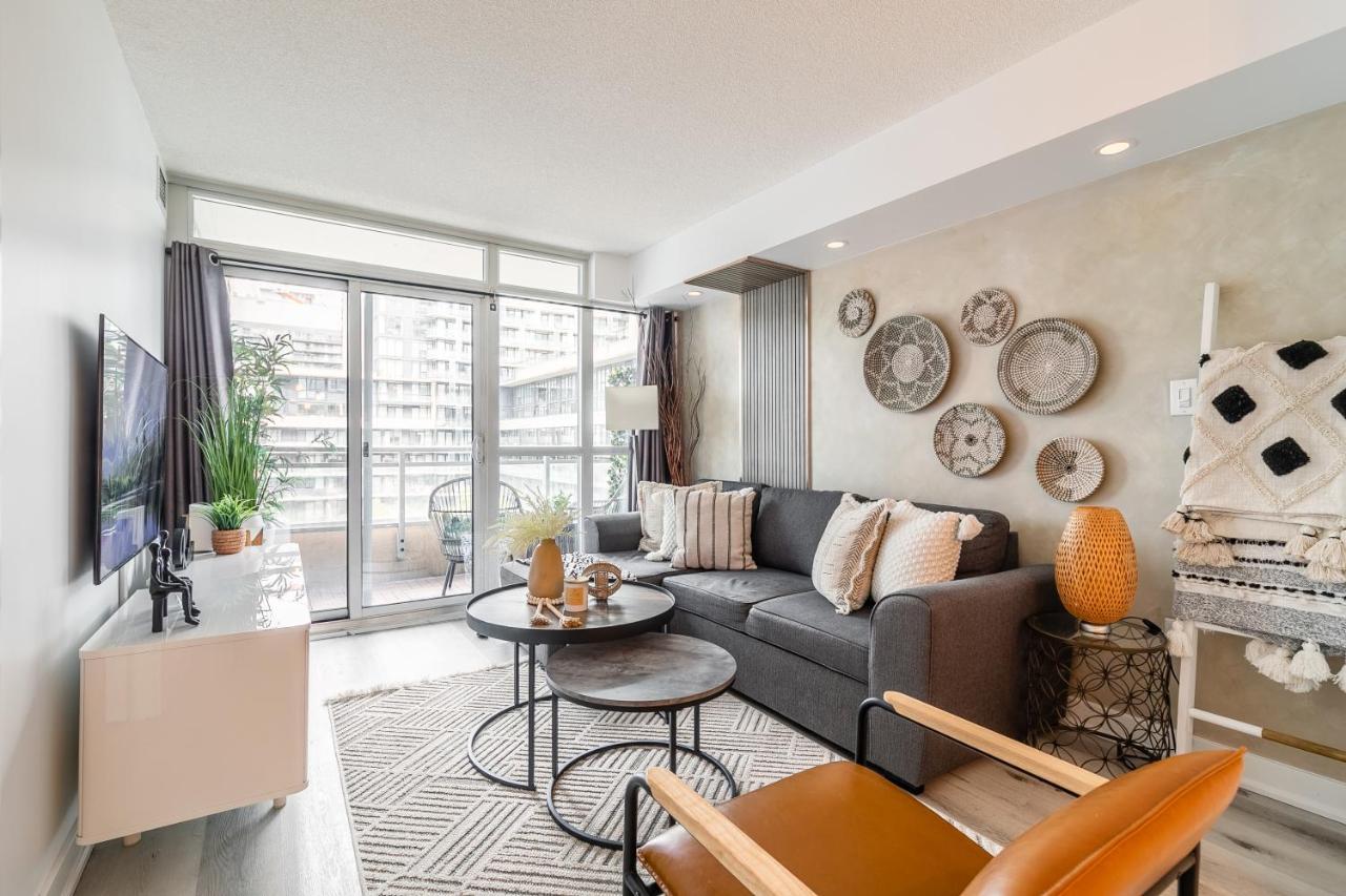 Luxury 2BR Toronto Downtown Condo w/ CN Tower View Zewnętrze zdjęcie