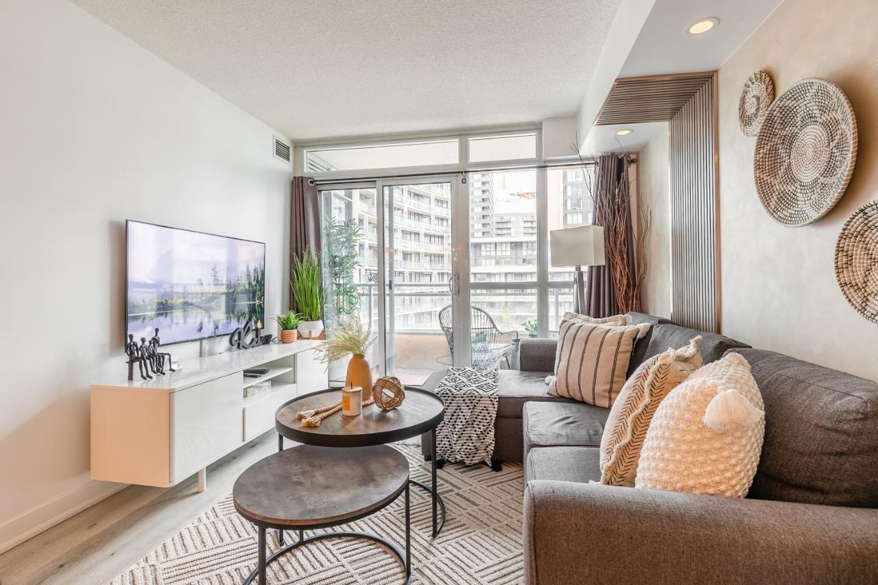 Luxury 2BR Toronto Downtown Condo w/ CN Tower View Zewnętrze zdjęcie